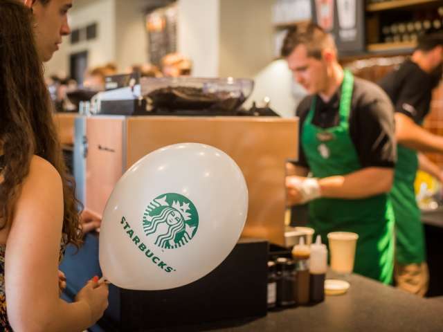 Peste 1300 de joburi vacante. Starbucks face angajări în Sibiu