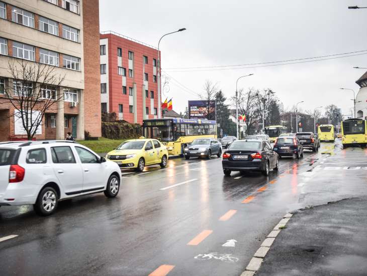 Semafoarele vor trece pe ”verde” când se apropie autobuzele: proiect în 15 intersecții din Sibiu