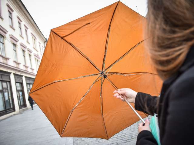 Meteorologii prelungesc codul galben la Sibiu: Ploile continuă până vineri dimineață