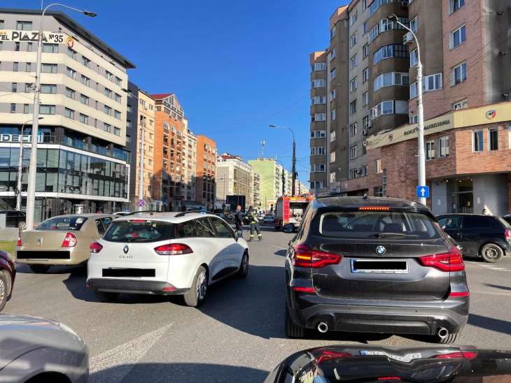 Sfaturile poliției pentru șoferi, în zilele caniculare: nu lăsați copiii sau animalele de companie în autovehicul