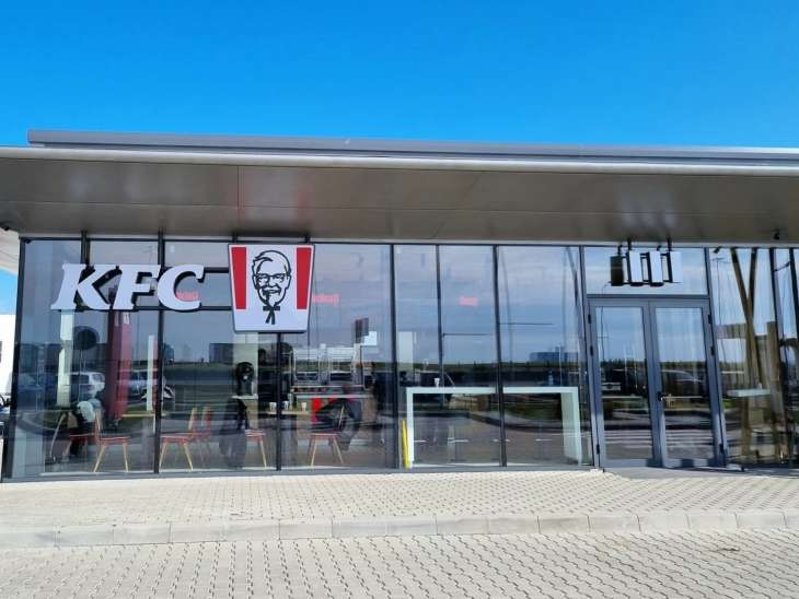 S-a deschis KFC-ul de pe Autostrada Sibiu – Orăștie. Investiție de până în 400 de mii de euro